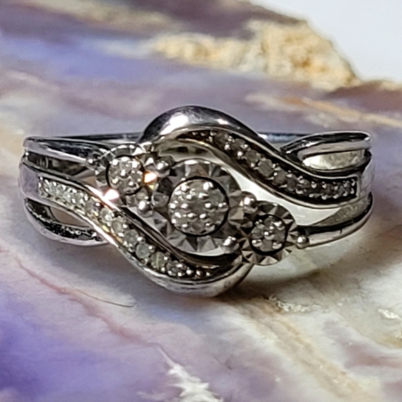 Jewelry - Elegant Silver  Ring